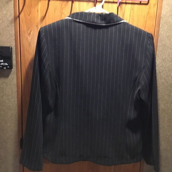 NWT. Sag Harbor Brand Women’s Size 12P 2 PC Blouse and Jacket Set - Picture 4 of 9